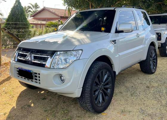 MITSUBISHI PAJERO FULL 3.8 HPE 4X4 V6 24V GASOLINA 2P AUTOMÁTICO MITSUBISHI PAJERO FULL 3.8 HPE 4X4 V6 24V GASOLINA 2P AUTOMÁTICO